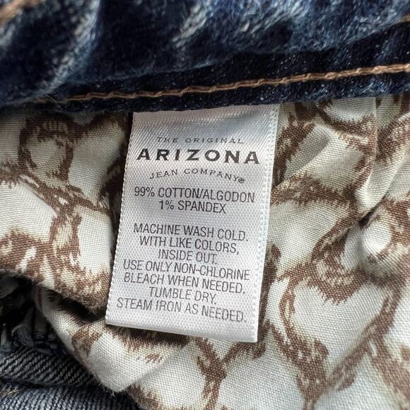 Arizona Jeanco Blue Medium Wash Mid-Rise Capri Jeans, W28 - Picture 4 of 4